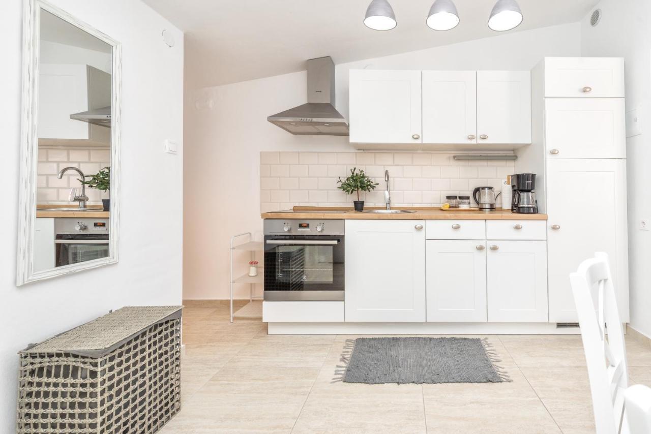 Apartment Tema Vir Exteriér fotografie