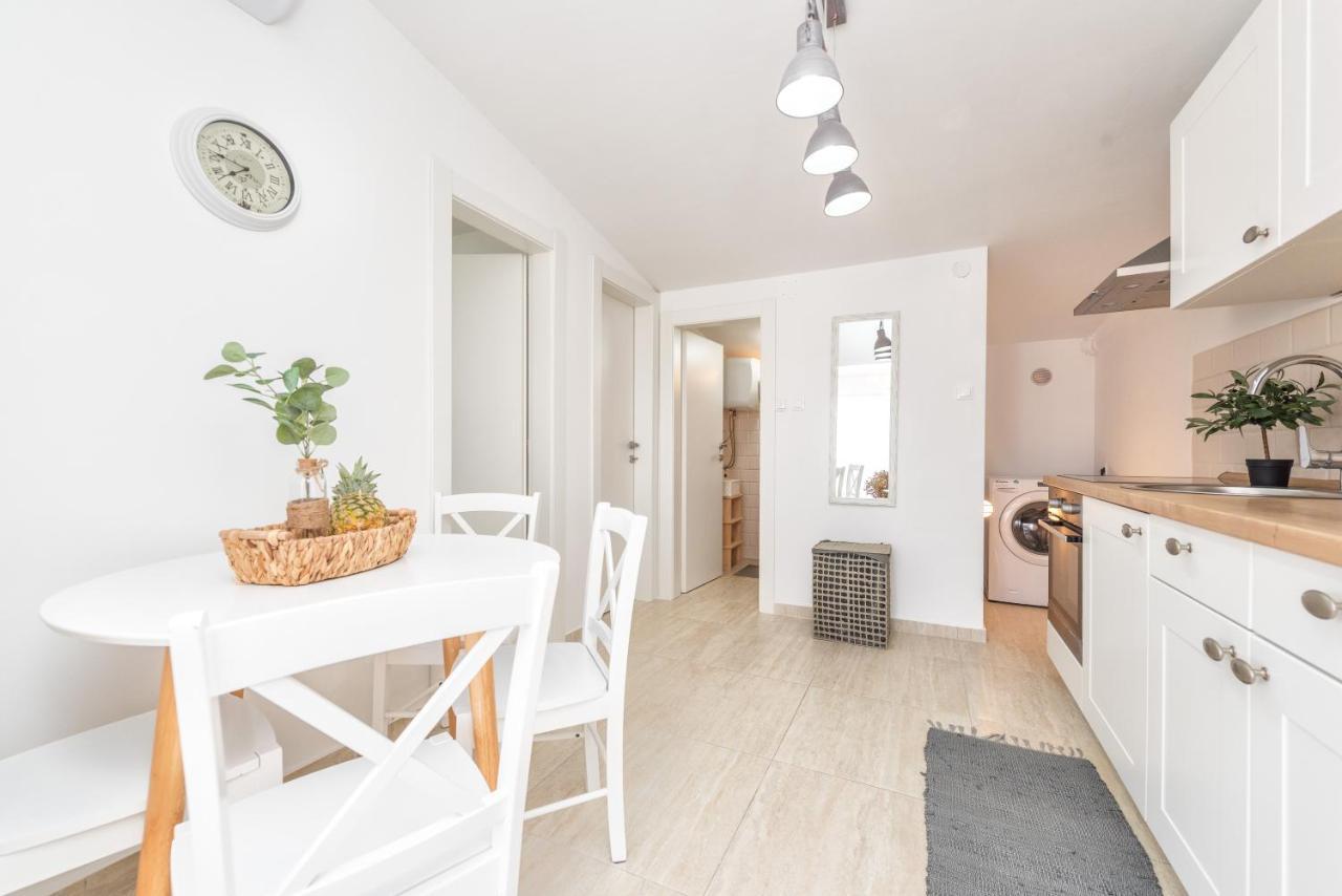 Apartment Tema Vir Exteriér fotografie